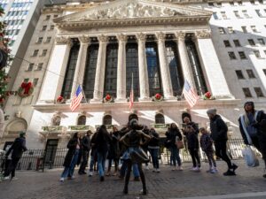 El Merval rebota y el riesgo país cae por debajo de los 700 puntos en la bolsa porteña.