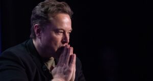 Elon Musk denunció un "ciberataque masivo" contra X