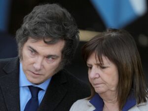 Pedir juicio político por un tuit: una exageración sin fundamentos.