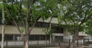 una alumna llevó un arma con 150 municiones e investigan si planeaba un ataque