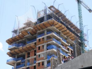 Comprar departamentos en pozo: ventajas y desventajas de una alternativa contra el aumento de los costos