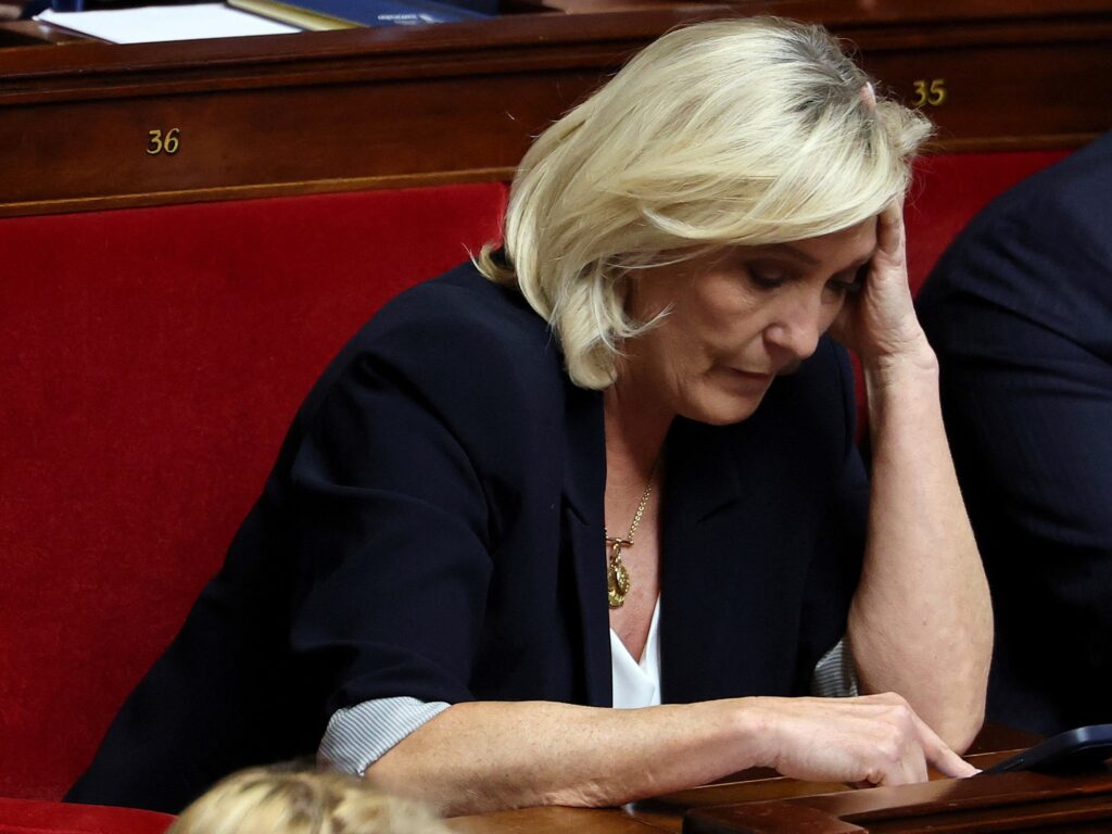 Crecen tensiones en Francia tras declaraciones de Marine Le Pen contra jueces.