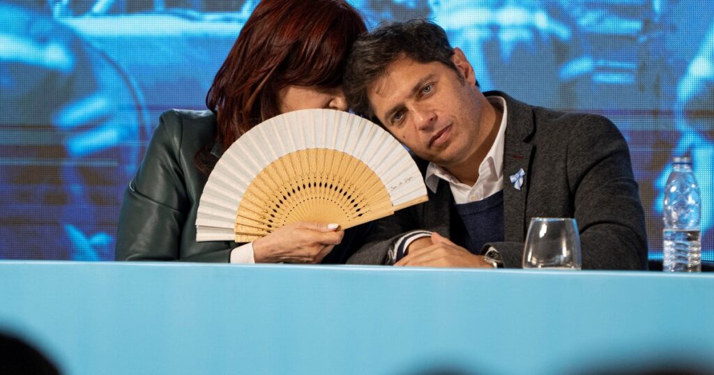 Cristina Kirchner ratificó su rechazo a desdoblar elecciones en Provincia, pero ordenó acompañar la decisión de Axel Kicillof