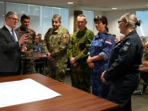 Cumbre militar europea para planificar operaciones de apoyo a Ucrania en caso de paz.
