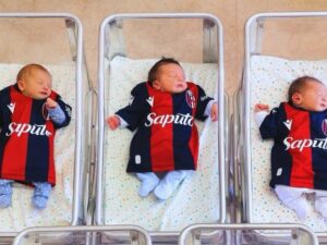 El Bologna regala camisetas a recién nacidos para crear hinchas desde pequeños.