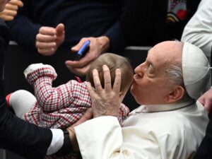 El Papa Francisco sigue firme durante su hospitalización
