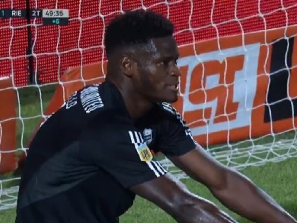 Empate de Riestra gracias a gol en contra de Murillo: Gimnasia no logra la victoria.