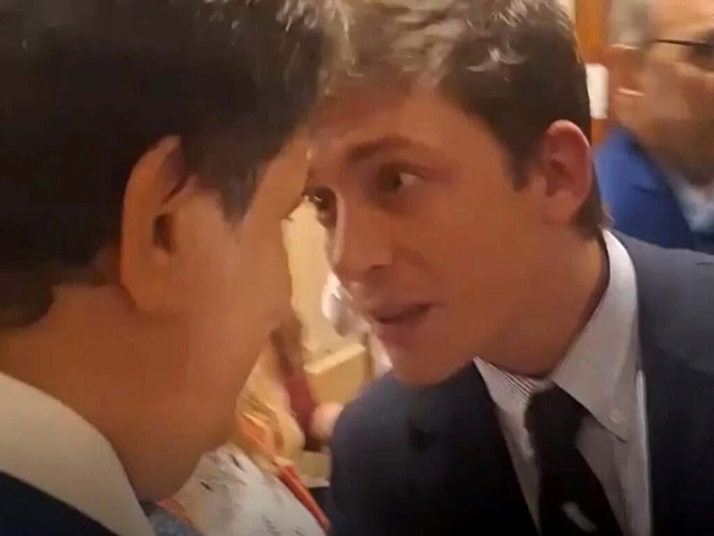 Encuentro tenso entre Facundo Manes y Santiago Caputo captado en video de seguridad del Congreso.