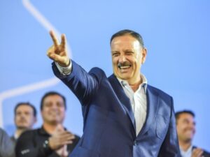 Gasto millonario en viaje de Ricardo Quintela a Canadá genera polémica