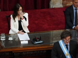 Inauguración de sesiones del Congreso por Javier Milei: escándalo y ausencia de legisladores y gobernadores.