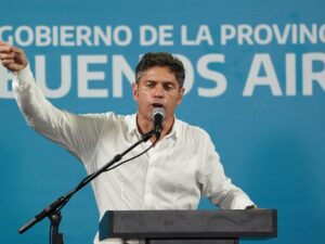 Kicillof presiona para suspender las PASO con apoyo de Massa.