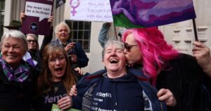 la Corte Suprema afirma que las personas trans no son legalmente mujeres