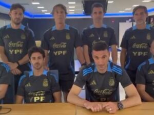 Mensaje de solidaridad de Lionel Scaloni y el cuerpo técnico de la Selección Argentina a los afectados por el temporal en Bahía Blanca.