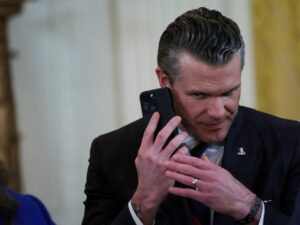 Pete Hegseth debería renunciar si tuviera honor