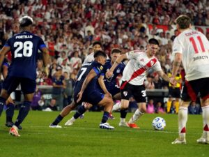 Premio en dólares para River y Talleres en Paraguay. 

Premio económico para River y Talleres en la final en Paraguay.