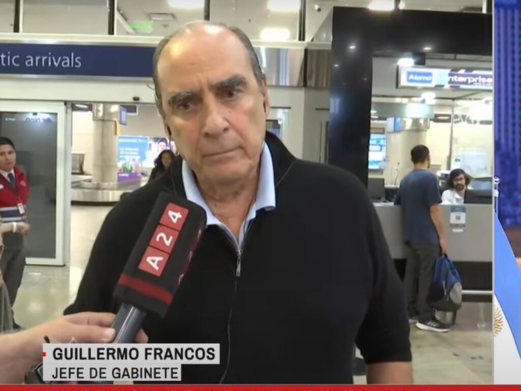 Preparado para un acto político: Una estrategia de campaña.