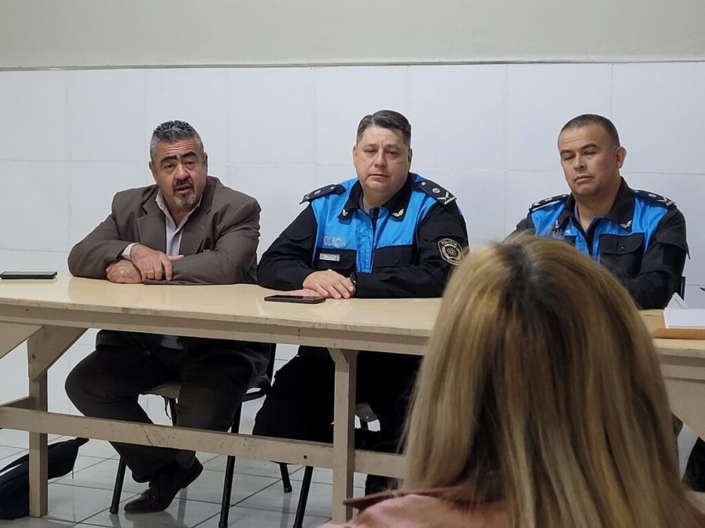 El ministro Iturrioz se reunió con vecinalistas de zona sur para abordar el tema de la seguridad