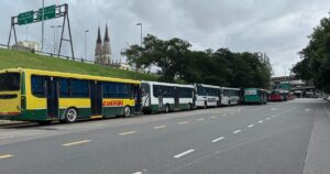 Cuánto cobran los choferes y colectiveros en abril de 2025