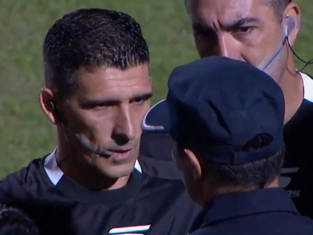 Violencia en Junín: enfrentamiento de barras deja varios heridos y obliga a detener el partido.