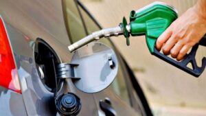 YPF aplicará una baja del 4% en los combustibles desde el 1° de mayo