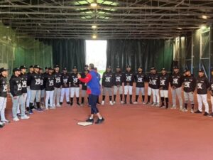 Beisbolistas venezolanos piden asilo político en España tras abandono de su entrenador.