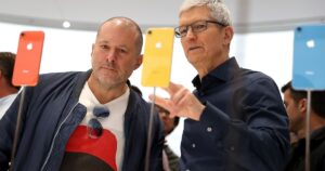 ChatGPT compró la empresa de un diseñador de Apple para desarrollar dispositivos con IA