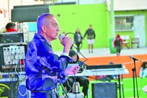 El Anfiteatro de Playa Unión comenzó con las presentaciones de espectáculos artísticos en vivo
