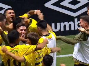 Leiva marca un gol histórico para darle la victoria a Aldosivi y cortar la racha invicta de Argentinos Juniors.
