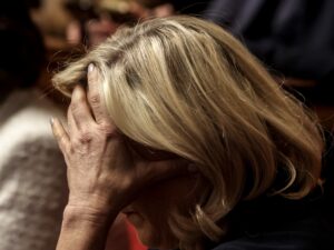Marine Le Pen aún puede apelar su sentencia a pesar de su inhabilitación.