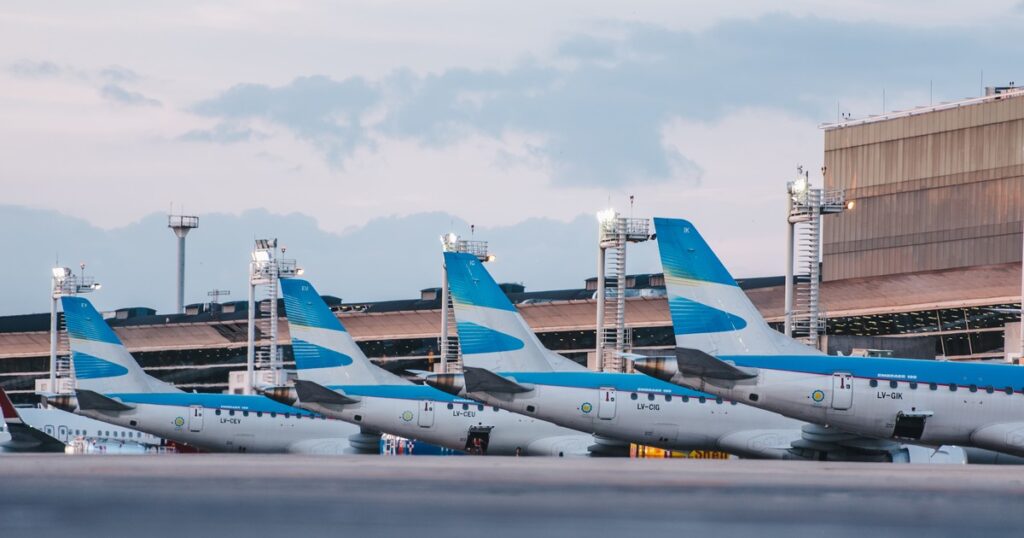 Aerolíneas y una paritaria para hacerla "más privatizable"