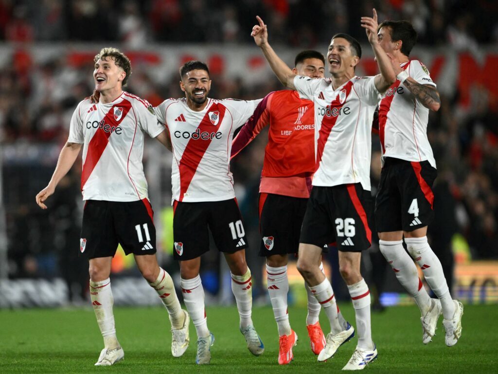River lidera en Argentina con Racing cerca y Boca relegado tras avanzar 44 puestos en el año.