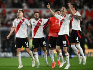River lidera en Argentina con Racing cerca y Boca relegado tras avanzar 44 puestos en el año.