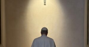 En una de sus primeras actividades, el papa León XIV visitó la tumba de Francisco