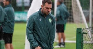El presidente de Banfield reconoció atrasos salariales y sinceró un "estrangulamiento financiero" para evitar una inhibición de FIFA