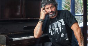 Iván Noble dejó la guitarra y escribió un libro sobre la dura muerte de su padre y tiernos recuerdos de infancia