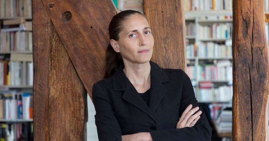 Cynthia Fleury analiza el hostigamiento de populismos y autocracias