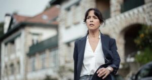 la miniserie española que arrasa en Netflix es ideal para para maratonear... si te gusta el suspenso y no te molestan algunos clichés