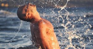 Manuel Viso, doctor, sobre tratar de curar heridas en el mar: "No lo hagas"