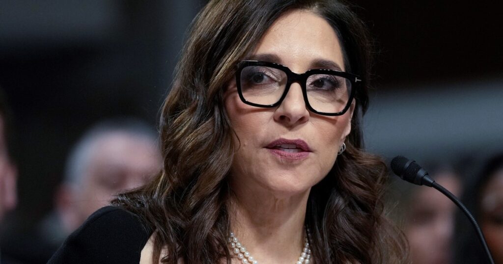 Renunció la CEO de X en medio de una polémica por mensajes antisemitas de la inteligencia artificial de Elon Musk