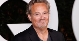 El médico de Matthew Perry se declaró culpable de venderle ketamina semanas antes de su muerte por sobredosis