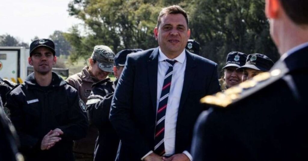 en el gobierno de Kicillof sospechan que hay más policías involucrados en la maniobra con el candidato libertario