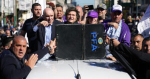 el Gobierno presentó una denuncia por los incidentes en la caravana de Lomas de Zamora