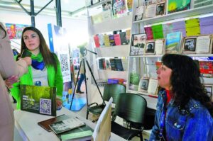 Cruzando fronteras: La Editorial Ñire Negro de Chile, presente en la Feria del Libro de Comodoro