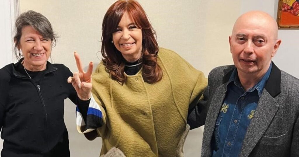 Con una foto de Cristina y el Indio Solari, Máximo Kirchner habló de la "proscripción" de la ex presidenta