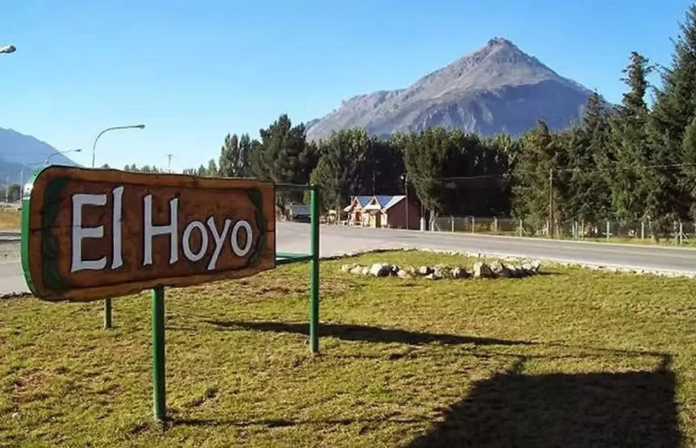 Se realizan mejoras en el camino a Desemboque de El Hoyo