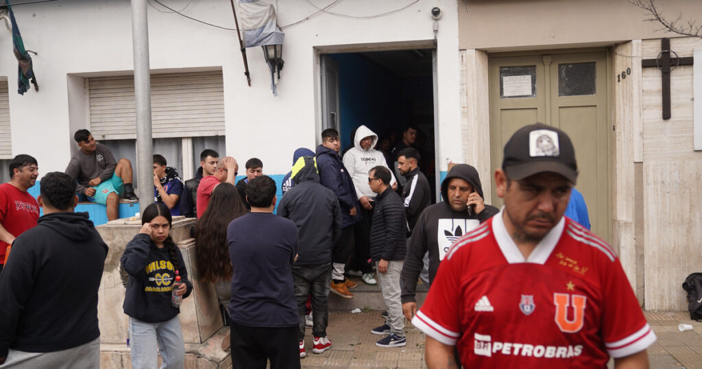 agredieron un móvil de TV y hubo temor en el colegio de Independiente