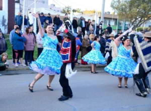 Fiestas Patrias Chilenas: Se bailó el tradicional "Esquinazo" en Rivadavia y Asturias