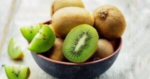 Cuáles son las propiedades del kiwi para el sistema inmune