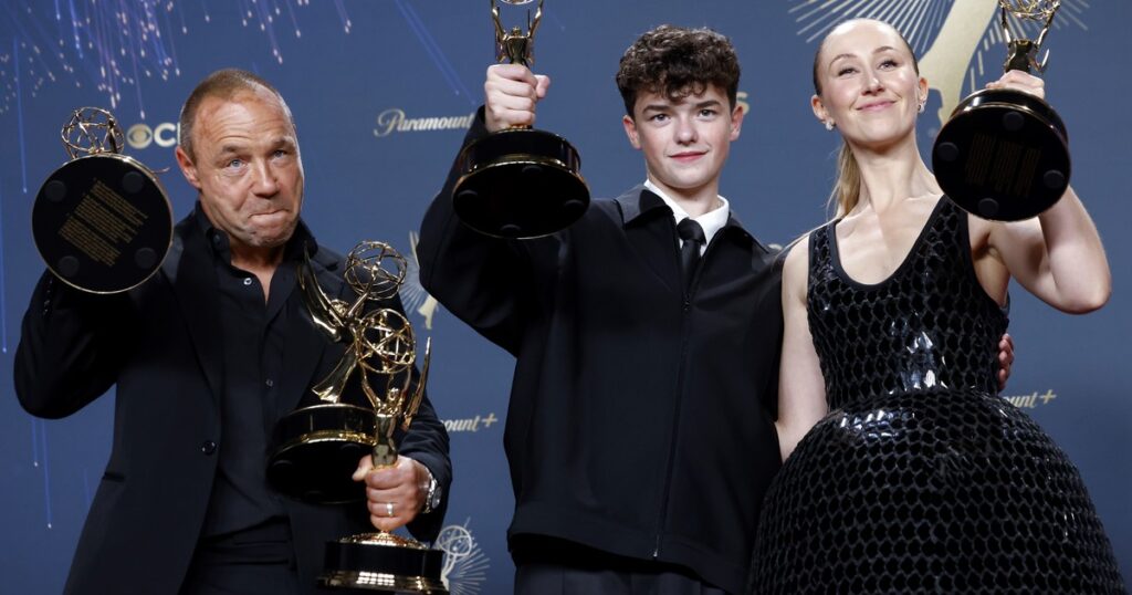 el éxito de Adolescencia, The Studio, los perdedores y dónde ver las series más ganadoras