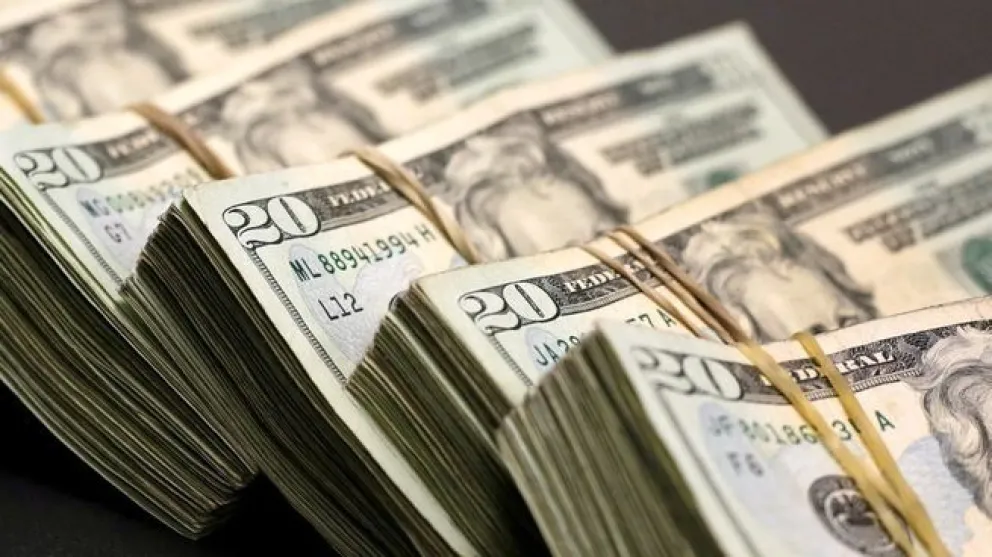 Dólar oficial sube levemente tras fuerte intervención del Tesoro